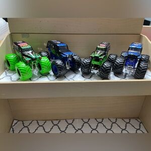 Monster Jam Monster Truck Grave Digger Lot of 2 
1:64